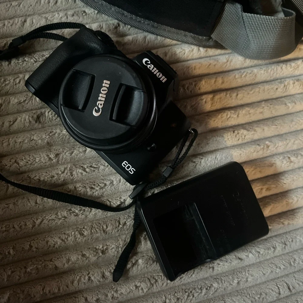 Canon EOS M50 Mirrorless Camera Kit w/EF-M15-45mm and 4K Video (Black)